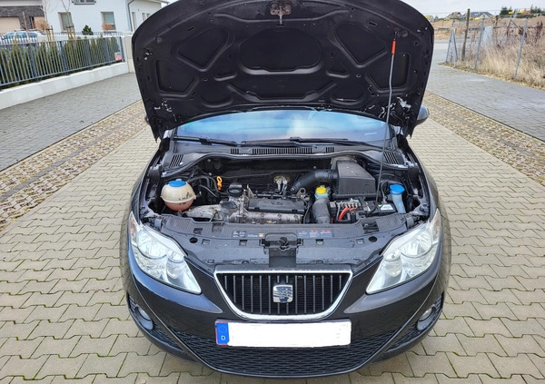 Seat Ibiza cena 14900 przebieg: 108000, rok produkcji 2010 z Ustka małe 137